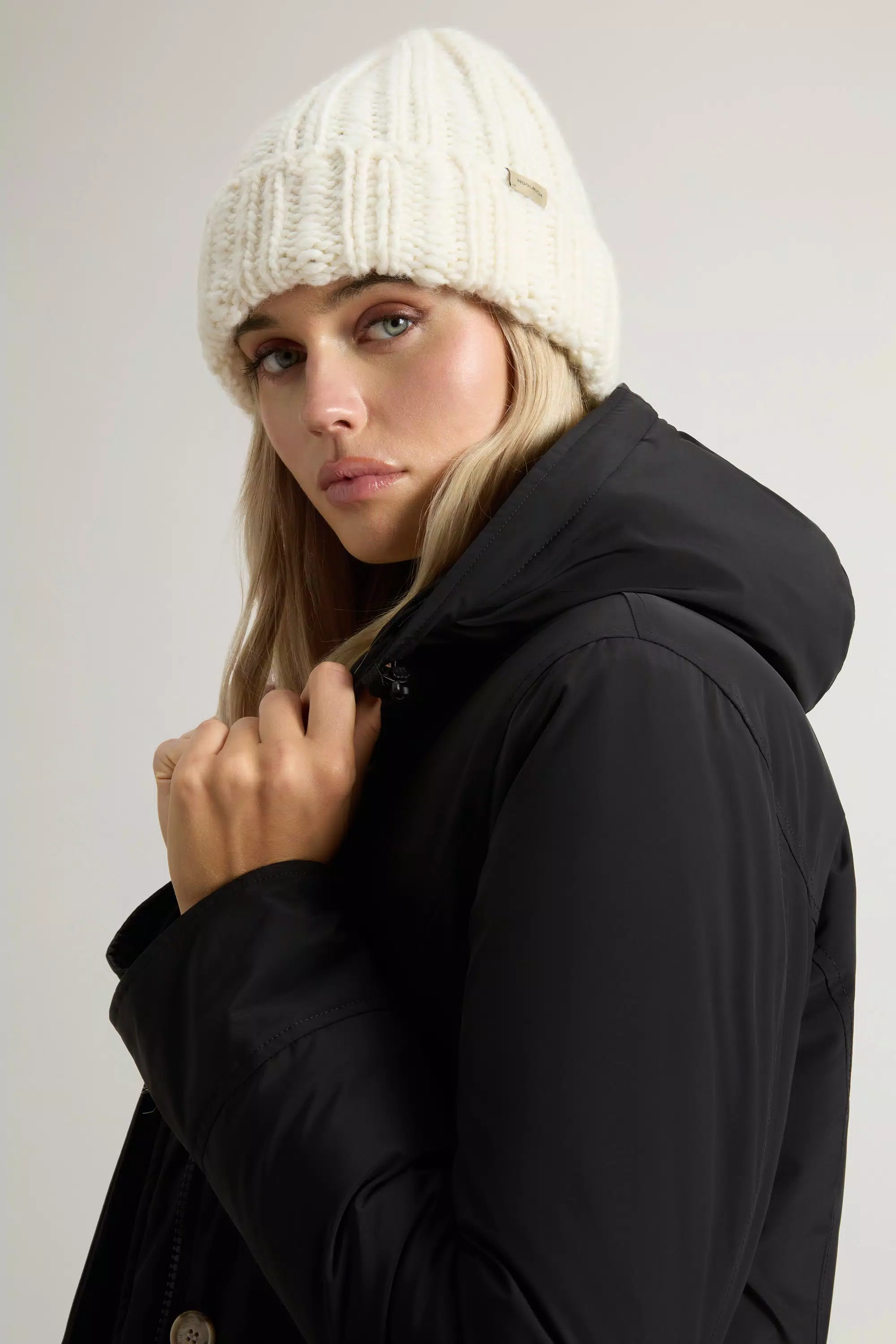 Parka Ártica con Toque Urbano y Piel Desmontable - Negro