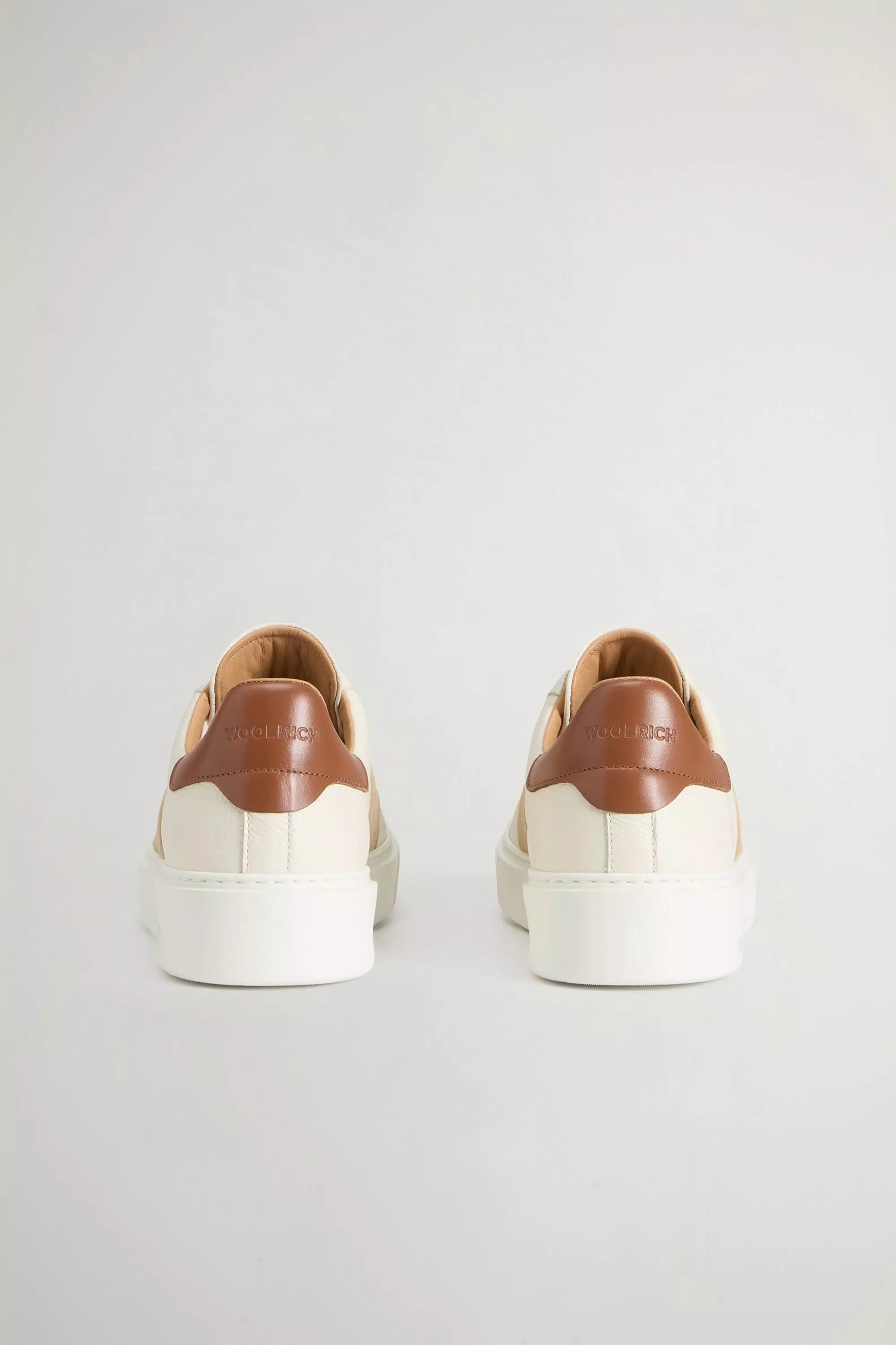 Zapatillas Clásicas de Cuero de Becerro con Detalles de Seda - Beige Of White