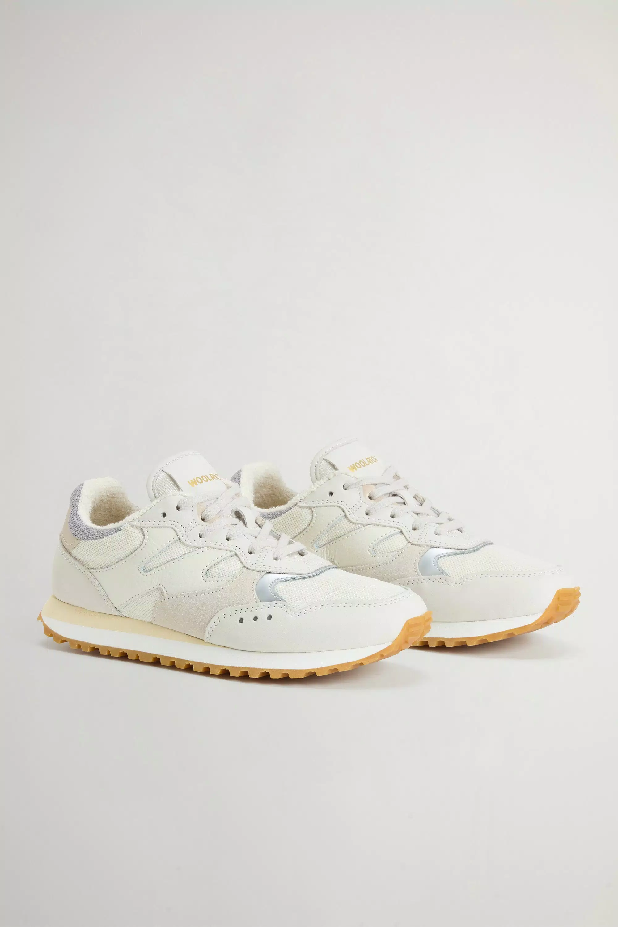 Zapatillas de Grava en Nylon con Insertos de Cuero y Suela de Gamuza - Crema Batida Crema Batida