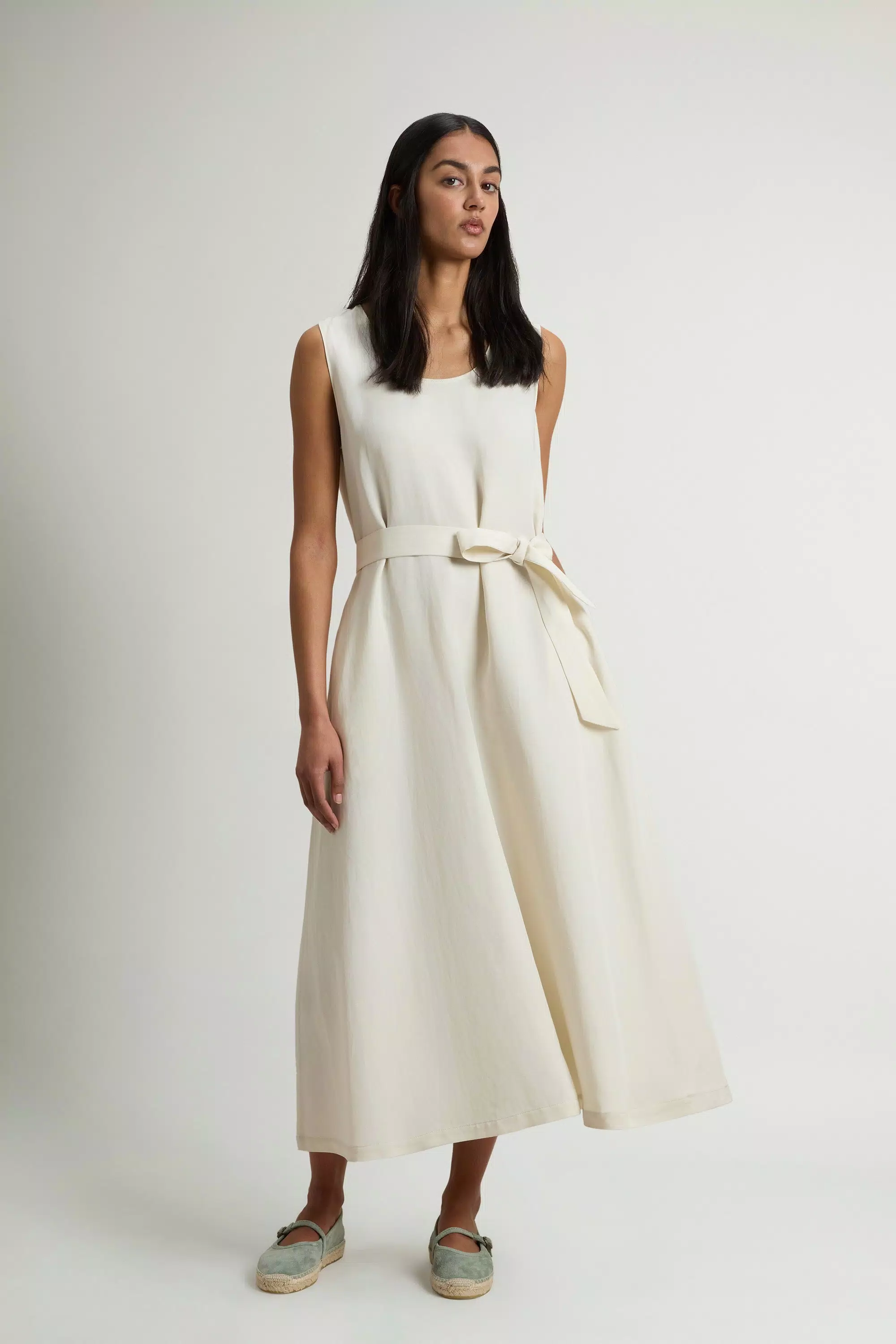 Vestido sin mangas en mezcla de lino con cinturón - Crema Leche