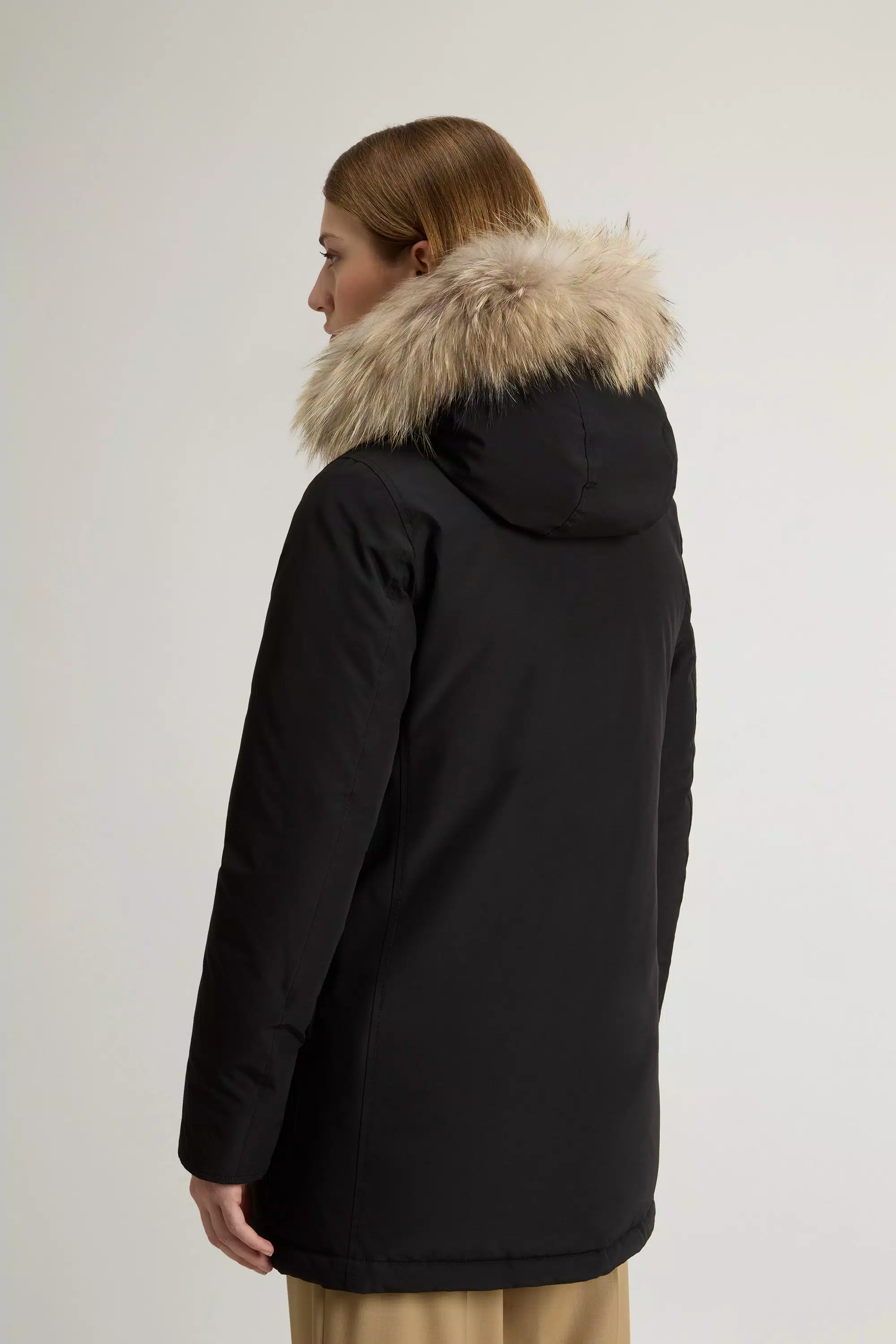 Parka Ártica en Tela Ramar con Cuatro Bolsillos y Forro de Piel Desmontable - Negro