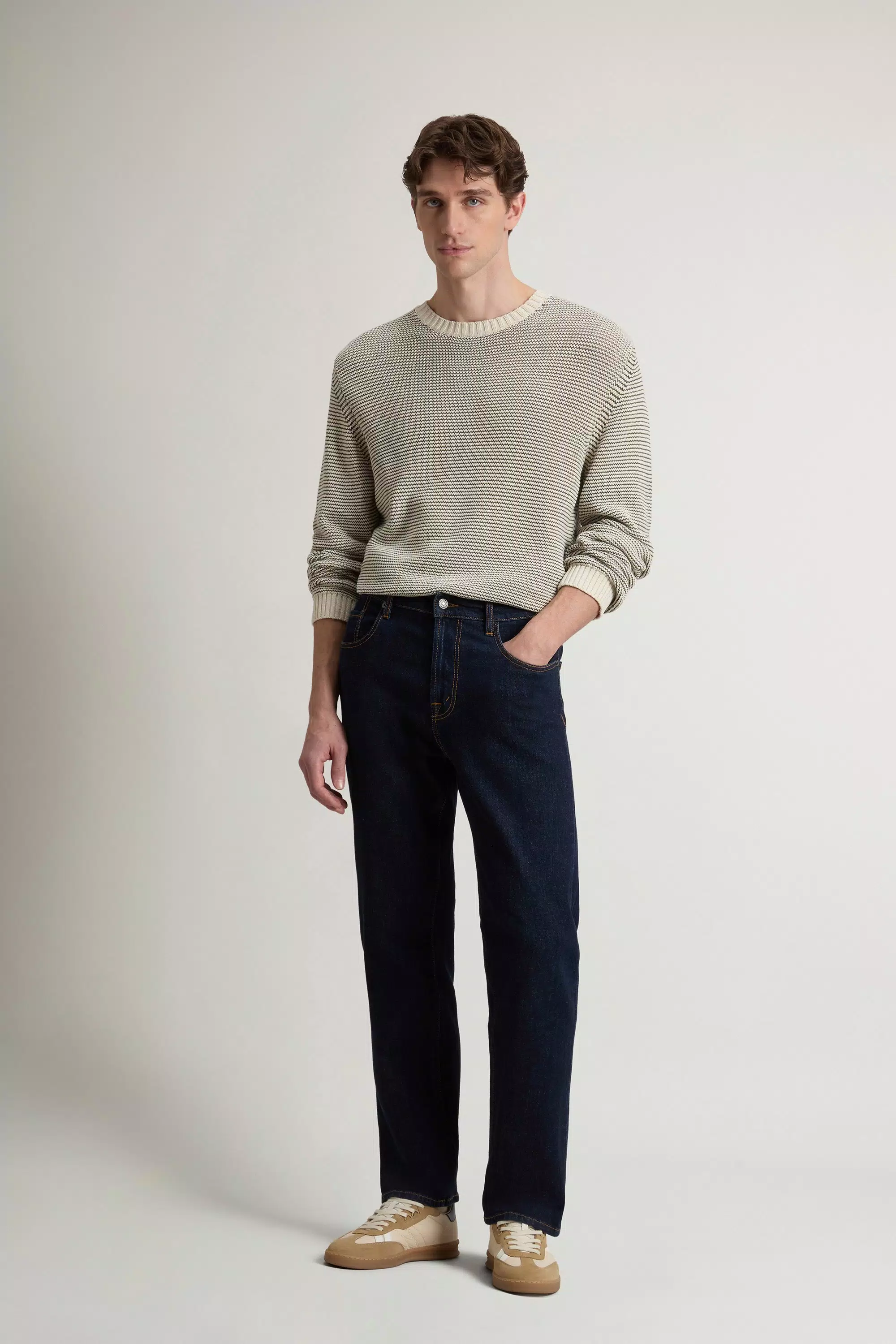 Jeans modernos de cinco bolsillos en denim de algodón elástico - Lavar en enjuague