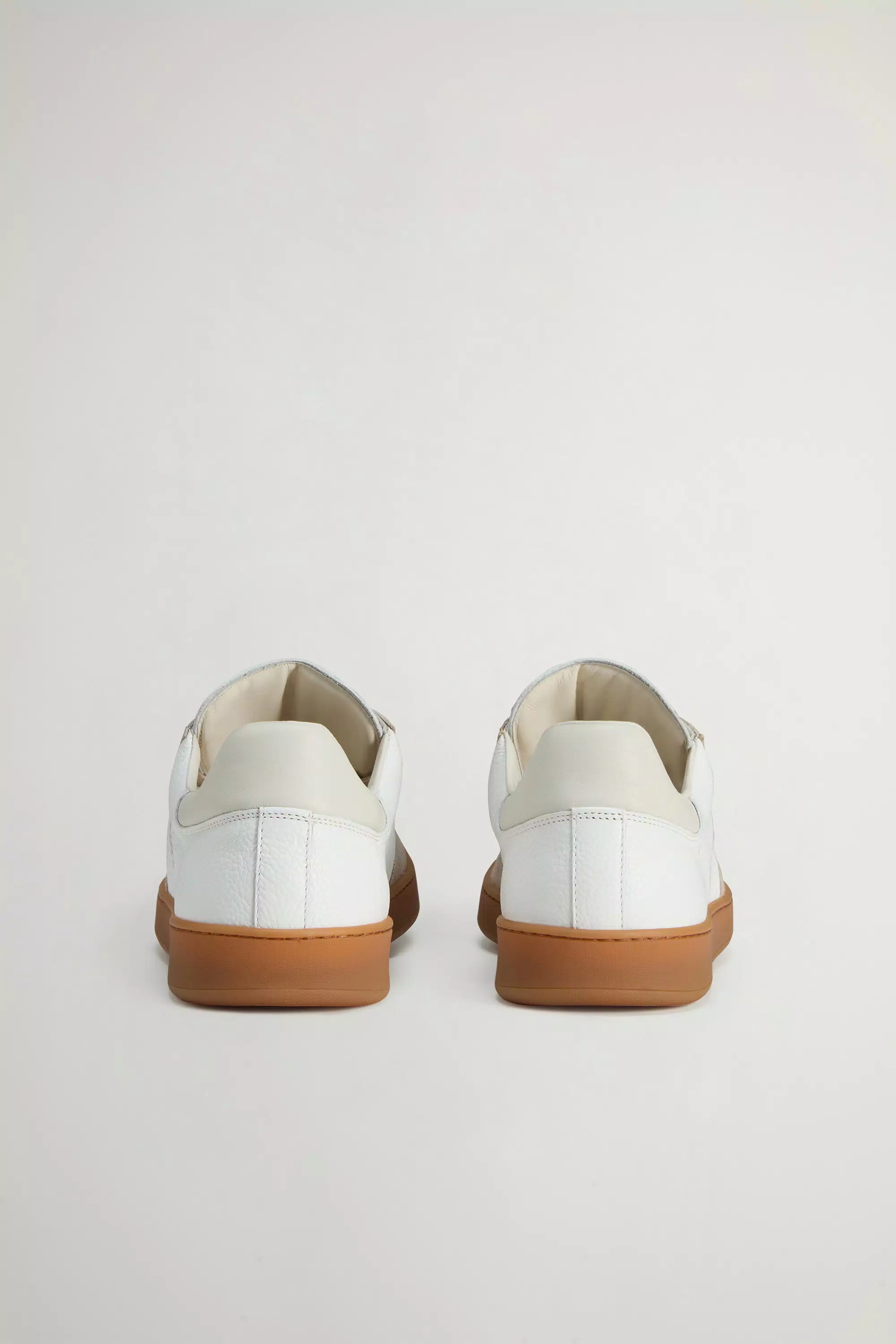 Zapatillas de cuero envejecido con detalles de ante - Beige blanco