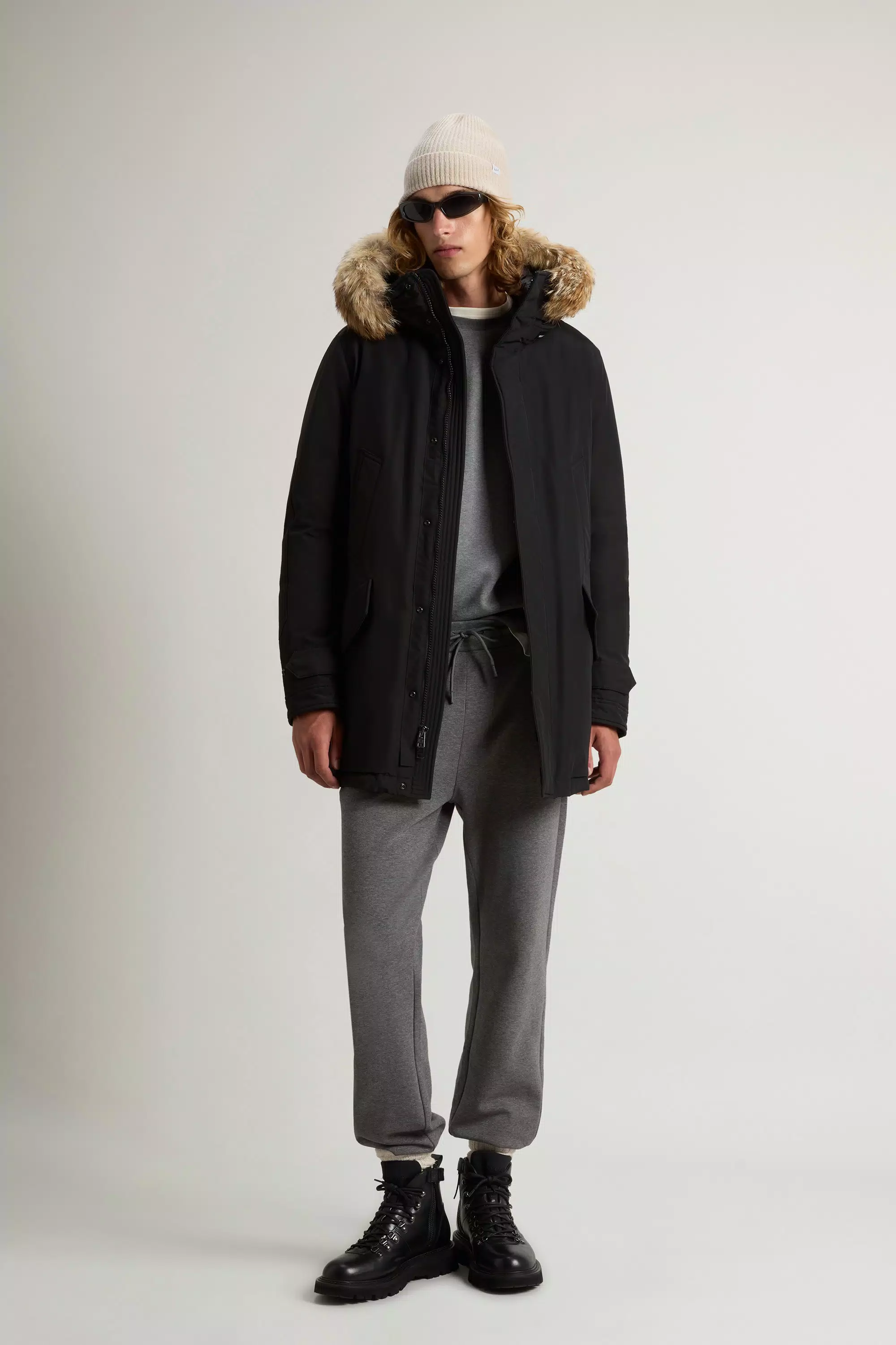 Parka Polar en Tela Ramar con Cuello Alto y Borde de Pelo - Negro