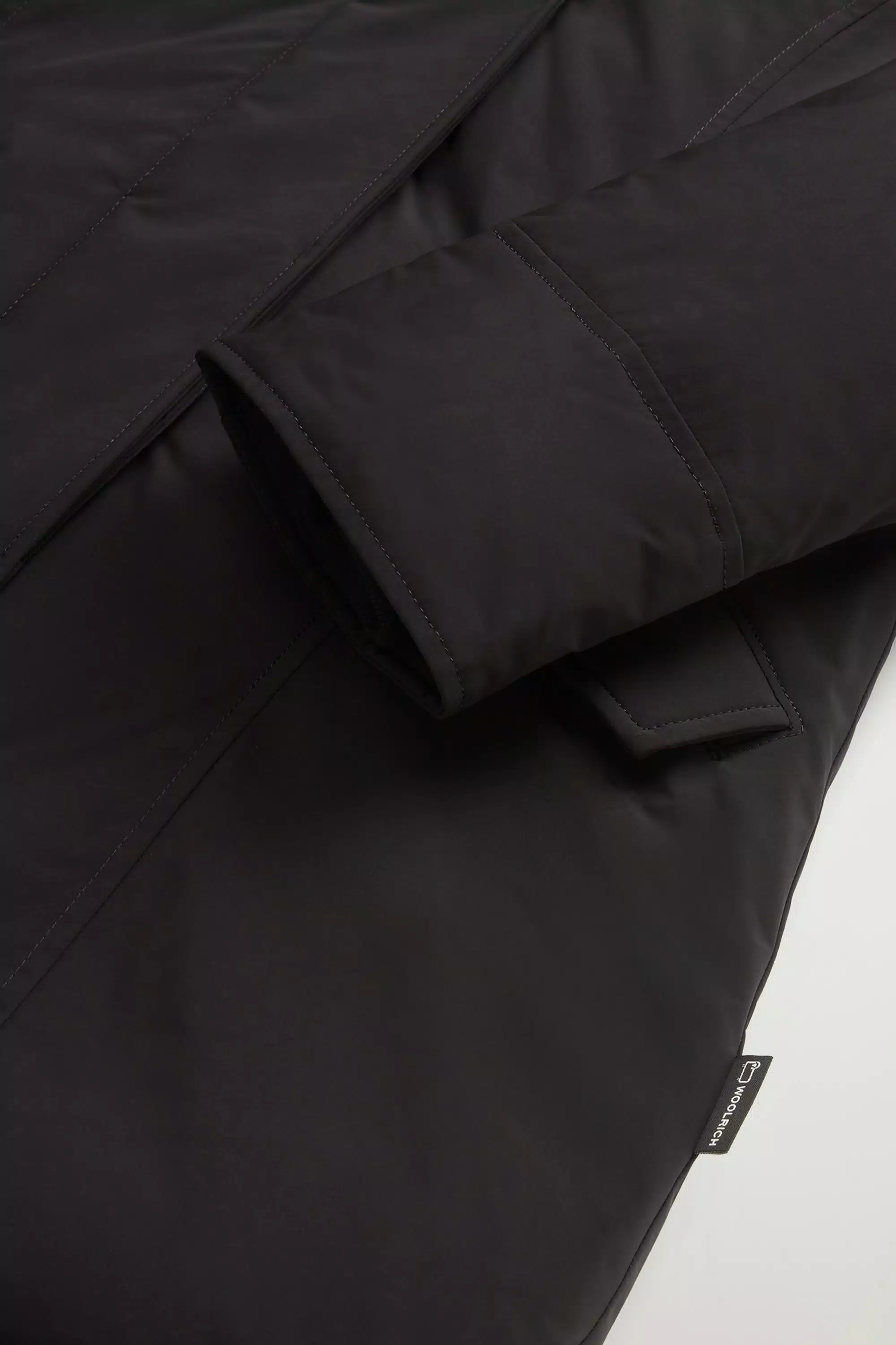 Parka Ártica con Toque Urbano y Piel Desmontable - Negro
