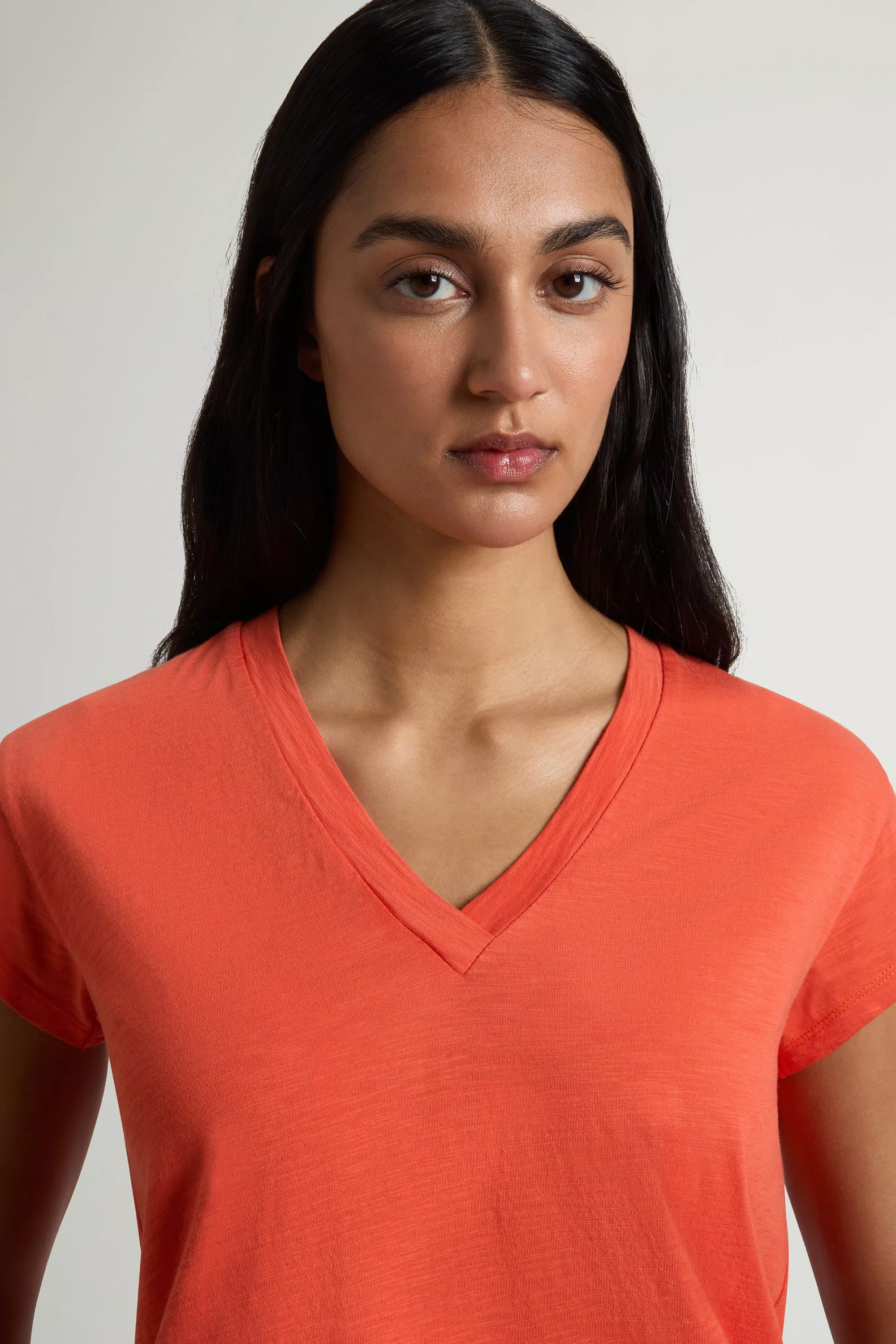 Camiseta con cuello en V de tejido de algodón puro con textura slub - Pimentón